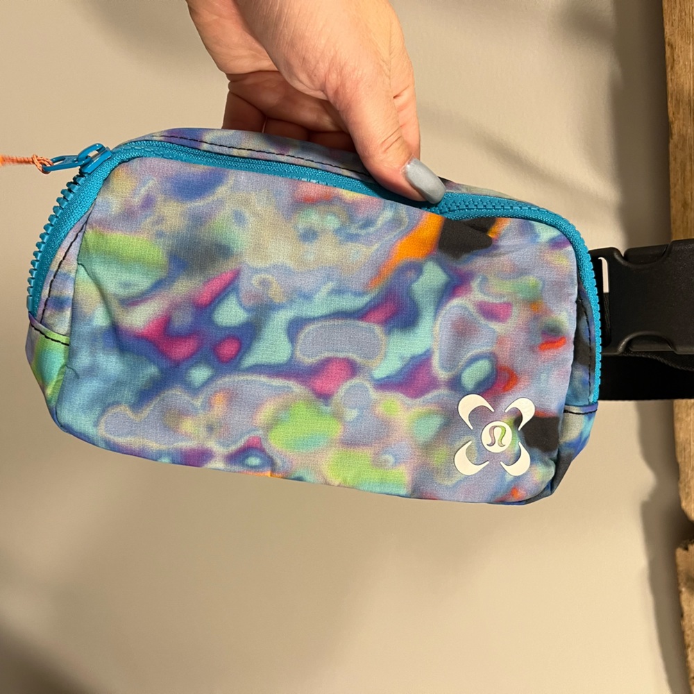 Seawheeze Everywhere Belt Bag NWT